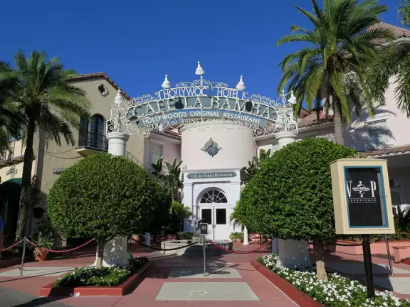 Theme park with fun rides, performers, and wonderful Harry Potter areas.