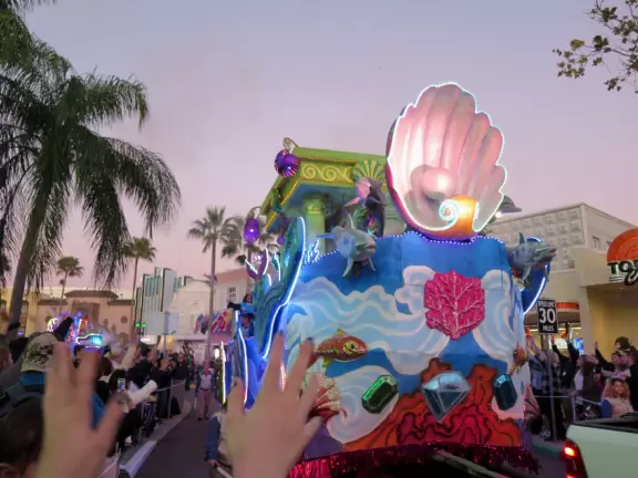 Theme park with fun rides, performers, and wonderful Harry Potter areas.