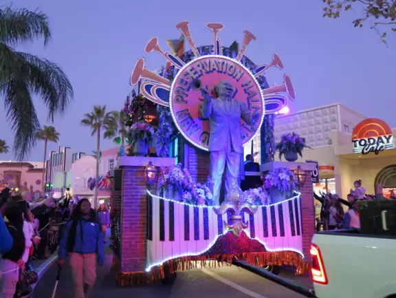 Theme park with fun rides, performers, and wonderful Harry Potter areas.