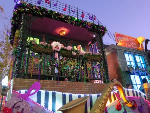 Theme park with fun rides, performers, and wonderful Harry Potter areas.