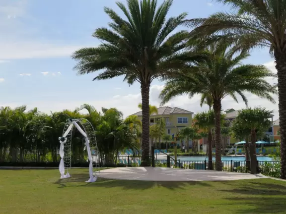 Ultra colorful resort with palm trees galore, live music by the pool, hotel rooms plus cottages, and shopping center.