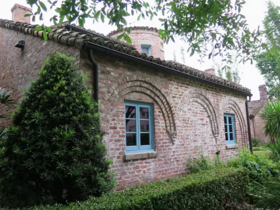 Lovely little walk past flower-covered archways and Casa Feliz historic mansion.