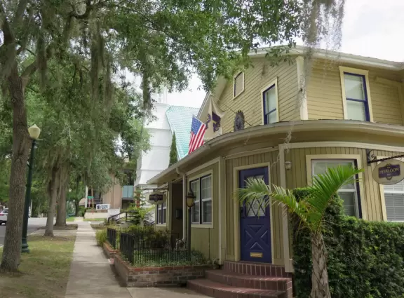 Cute, hilly town on Lake Dora, with lots of cafes and shops.