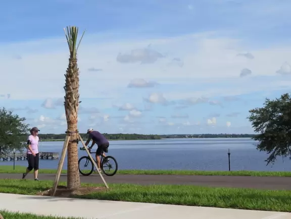 Six mile bike path along the lake!