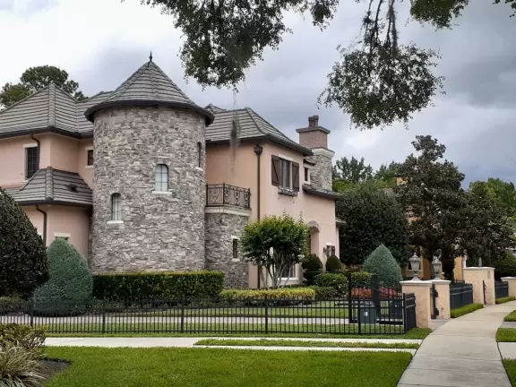 Three and a half mile walk through jungly forest and past mansions.