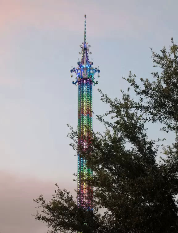 Touristy, buzzing area with restaurants and attractions.