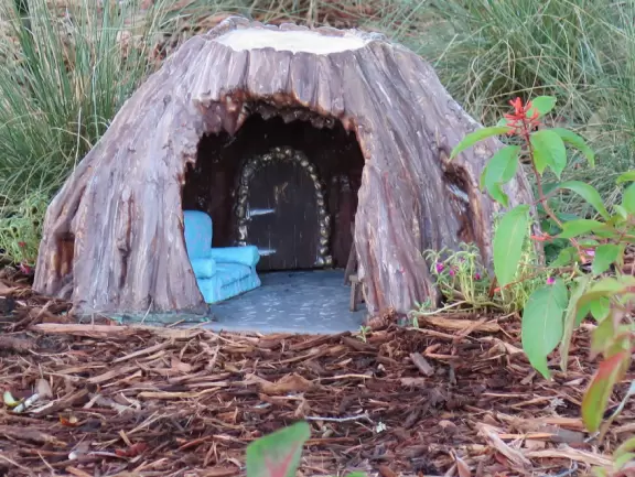 Lovely walk under huge oaks with tropical vines, past docks and lake views.