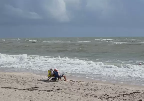 Fantastic area by the ocean, with lifeguarded beach, awesome playground, farmers market, and cool cafes!