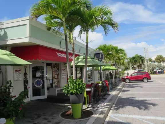 Fantastic area by the ocean, with lifeguarded beach, awesome playground, farmers market, and cool cafes!