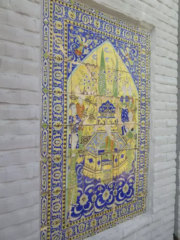 Fantastic area by the ocean, with lifeguarded beach, awesome playground, farmers market, and cool cafes!