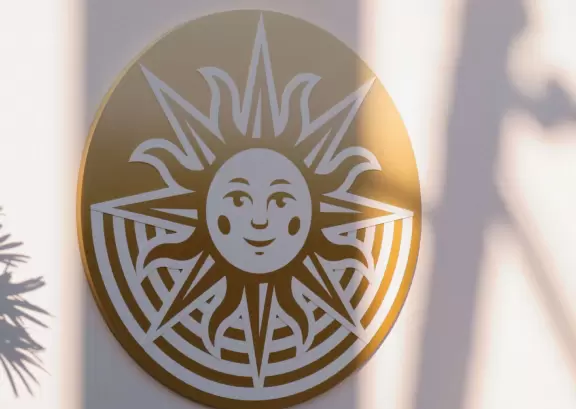 Waterfront area with restaurants, live street performers, entertainment, toy stores, and carousel.