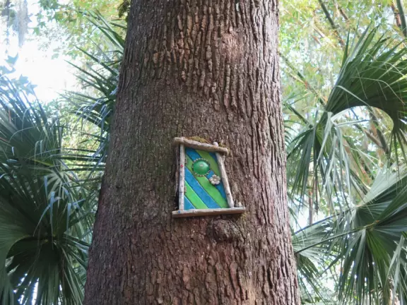 Beautiful gardens surrounding a historical house on a lake with lovely cool breezes. Best in summer when the tropical plants look happy.