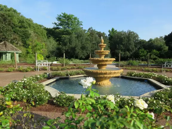 Beautiful gardens surrounding a historical house on a lake with lovely cool breezes. Best in summer when the tropical plants look happy.
