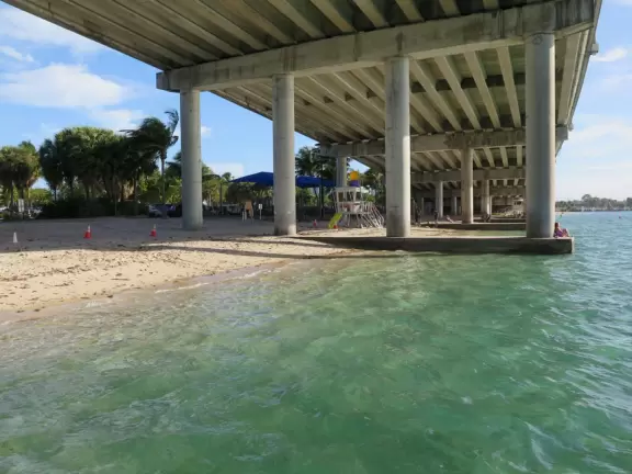 World-famous area full of sealife- see the huge yellow and orange starfish, and manatees, from the jetty! Shaded playground too.