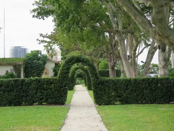 Pretty park at the beginning of the North Lake Trail, near the Flagler Memorial Bridge. Walk under the bridge to check out Royal Poinciana Plaza.
