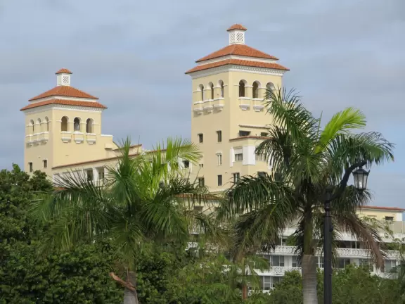 Pretty park at the beginning of the North Lake Trail, near the Flagler Memorial Bridge. Walk under the bridge to check out Royal Poinciana Plaza.