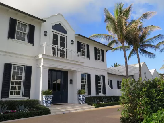 Lovely walk past mansions, flowers, statues, and lanterns.