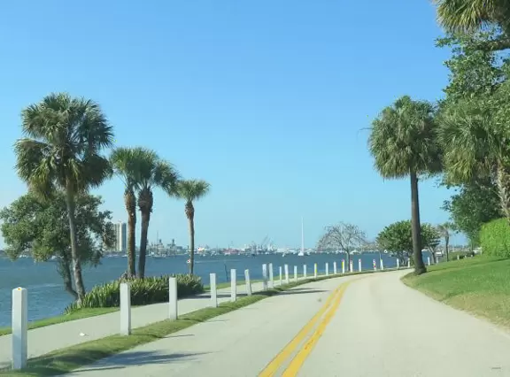 Gorgeous 3 mile walk along the intracoastal on Palm Beach island!