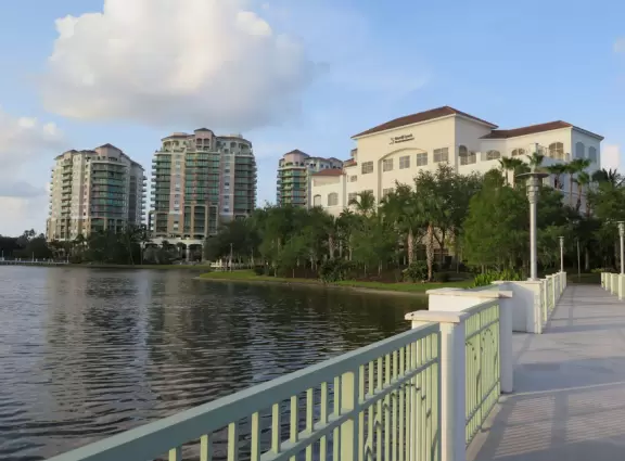 An outdoor mall with lots of open space and stark, white decor. Kids like the splash pad by the frozen yogurt shop, and couples like a romantic walk around the lake.