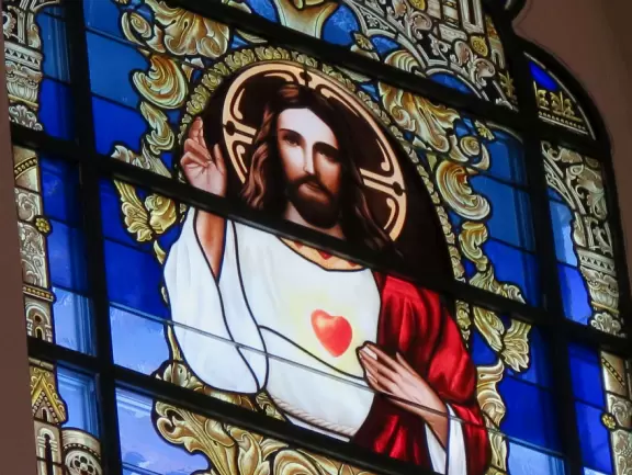 Waterfront stroll, especially gorgeous at night. Admire the silver minarets of the University of Tampa.