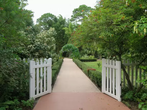 Beautiful garden with many little spots to explore such as a cactus garden, butterfly garden, pond, and beautiful indoor pavilion with gift shop and stained glass windows.
