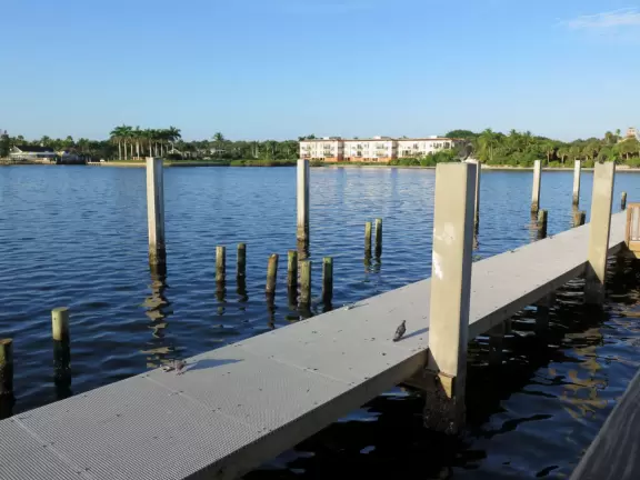 Beautiful, large park on the intracoastal waterway with a wonderful children's museum, splash pad, pier, waterfront boardwalk, white sand beach, mansion, captain's house, mangrove boardwalk, and path around a pond.