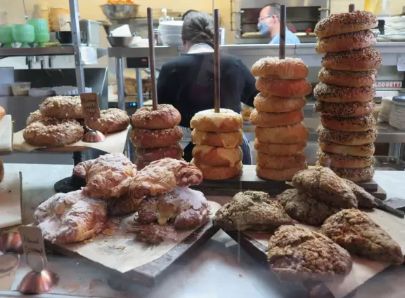 Cute little town with plenty of green and a beach feel.