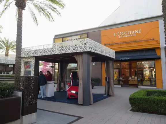 Gorgeous outdoor mall near UC San Diego, with lots of public spaces, cafes, and even a huge outdoor climby for kids.