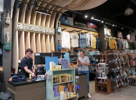 Gorgeous outdoor mall near UC San Diego, with lots of public spaces, cafes, and even a huge outdoor climby for kids.