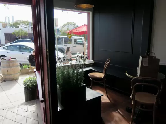 1920s craftsman houses, and a gentille main strip with adorable Cafe Madeleine, woodsy Station Tavern, and a bookstore with a great kids section and lots of art books.