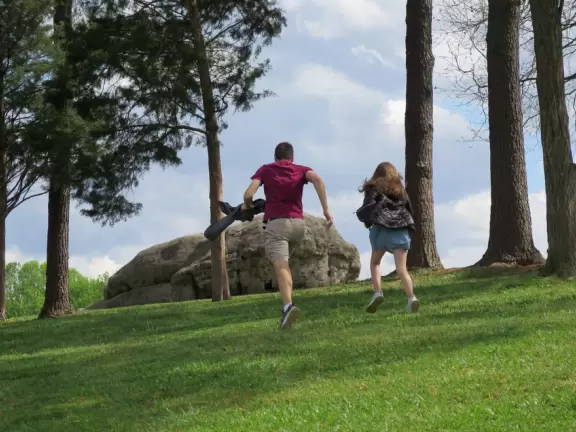 Airy modern architecture and many paintings. Cafe, gift shop, amazing landscaped grounds with sculptures and boulders to climb. Summer concerts.