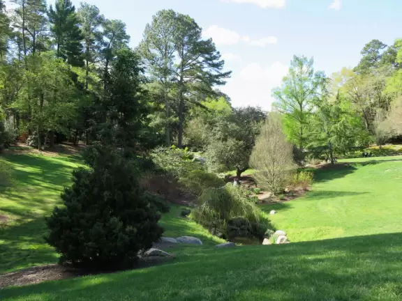 Large world-class garden with lakeside allees, flower terraces, and small Japanese garden.