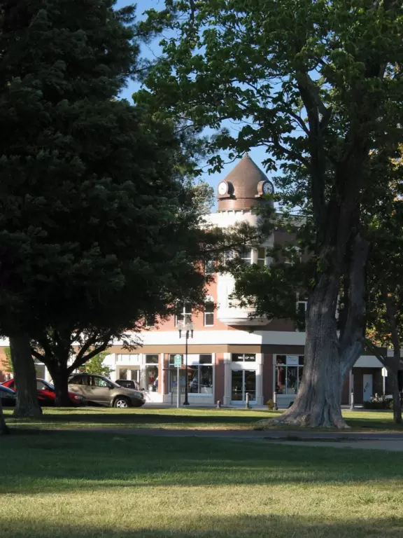 A great walkable downtown with a huge park, amazing playground, and cute stores and cafes.