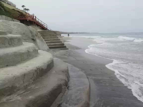 Gorgeous beach with steep steps leading down, and red cliffs like a national park!