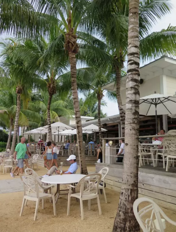 Gorgeous place on the Jupiter inlet across from the lighthouse, with restaurants and a walkway.