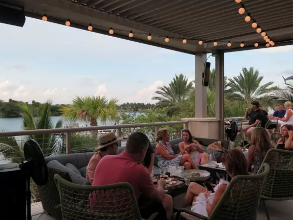 Gorgeous place on the Jupiter inlet across from the lighthouse, with restaurants and a walkway.