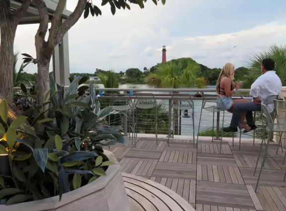 Gorgeous place on the Jupiter inlet across from the lighthouse, with restaurants and a walkway.