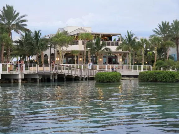 Gorgeous place on the Jupiter inlet across from the lighthouse, with restaurants and a walkway.