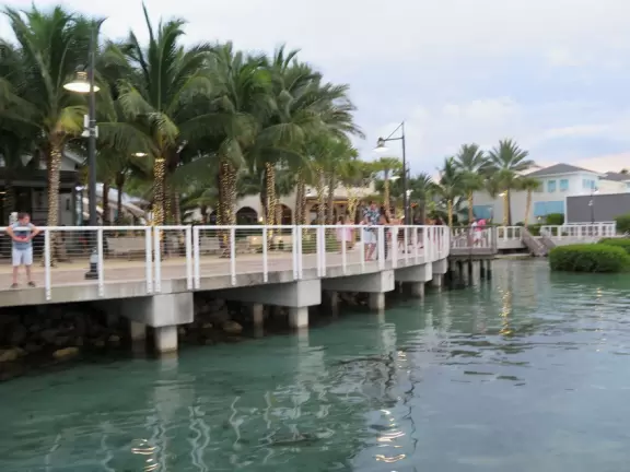Gorgeous place on the Jupiter inlet across from the lighthouse, with restaurants and a walkway.