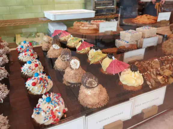 Main strip of West Palm Beach, with colorful and inviting architecture and decorations.