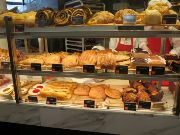 Adorable architecture, lots of cafes, and a good bookstore.