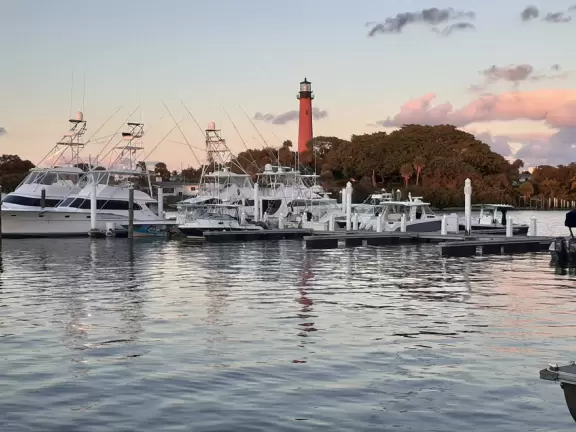 Gorgeous place on the Jupiter inlet across from the lighthouse, with restaurants and a walkway.