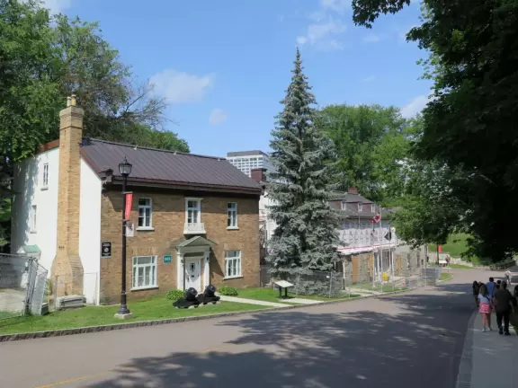 Fantastic citadel to visit. Lots of beauty, and interesting. Well worth a tour!