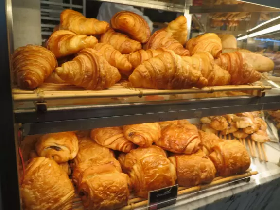 Adorable architecture, lots of cafes, and a good bookstore.