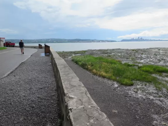 Beautiful loop drive around the island called &Icirc;le d'Orl&eacute;ans.