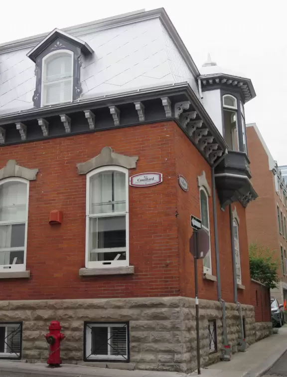 Adorable architecture, lots of cafes, and a good bookstore.