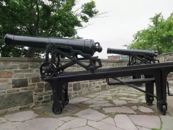 Delightful stone ramparts with cannons, views of the river, breeze, maple leaves galore! Peaceful!