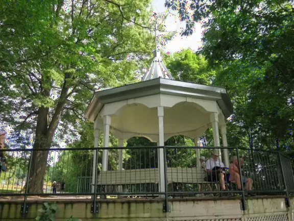 Gorgeous park in a forest with maple trees galore and views over the water.