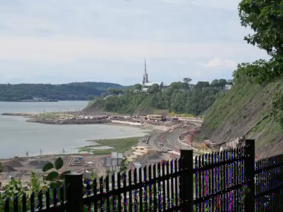 Gorgeous park in a forest with maple trees galore and views over the water.