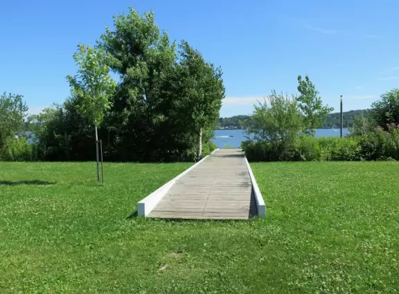 Wonderful spot along the river, with happy people biking and roller blading by. Observation tower with sweeping views.